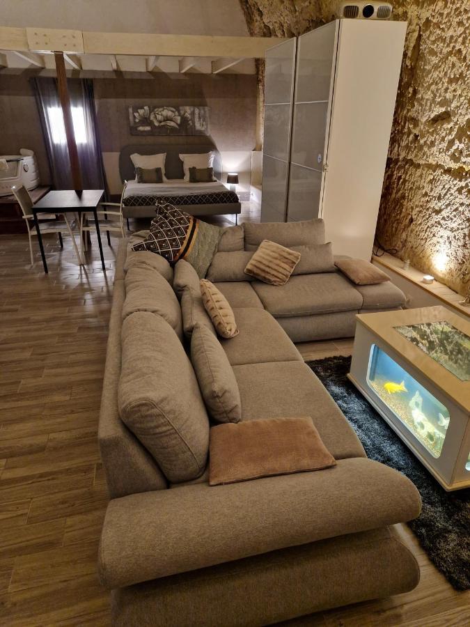 אמבואה Chambres D'Hotes Troglodytes Le Clos De L'Hermitage מראה חיצוני תמונה