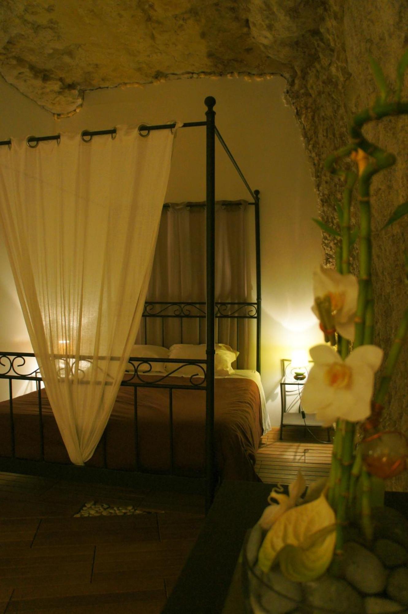 אמבואה Chambres D'Hotes Troglodytes Le Clos De L'Hermitage מראה חיצוני תמונה