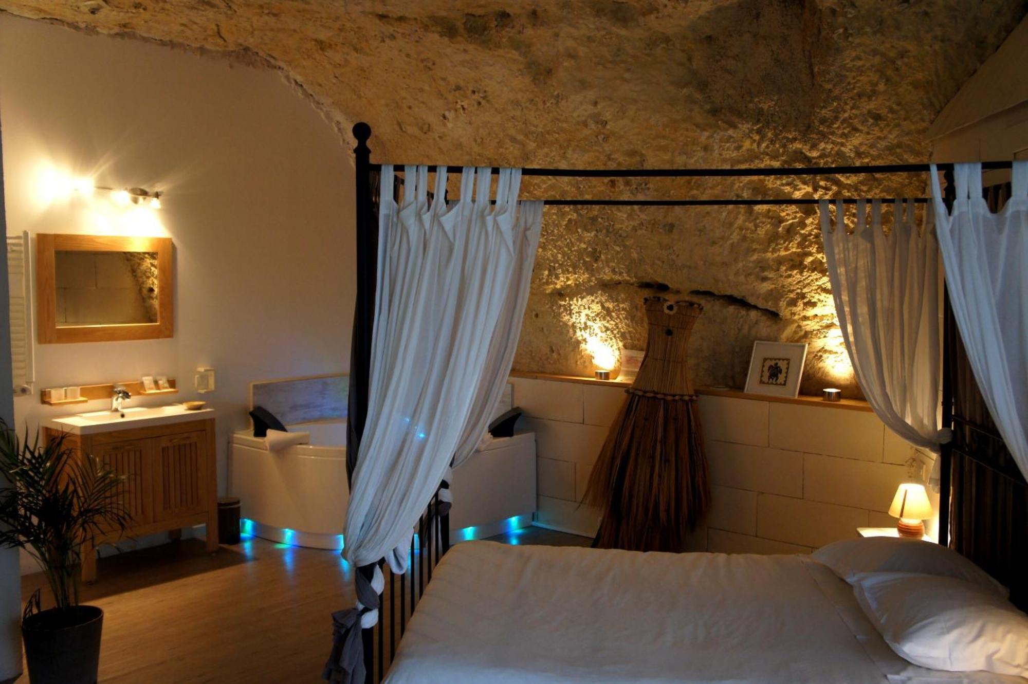 אמבואה Chambres D'Hotes Troglodytes Le Clos De L'Hermitage מראה חיצוני תמונה